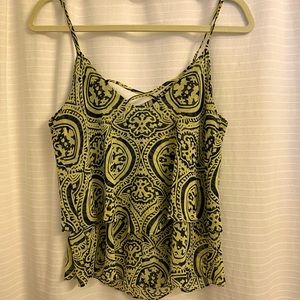 Flowy patterned tank
